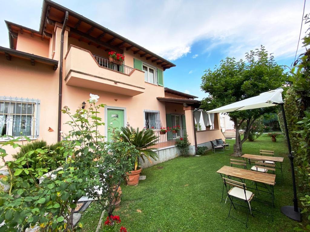 La Madonnina Bed and Breakfast Querceta Eksteriør billede