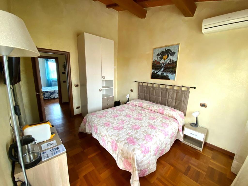 La Madonnina Bed and Breakfast Querceta Eksteriør billede